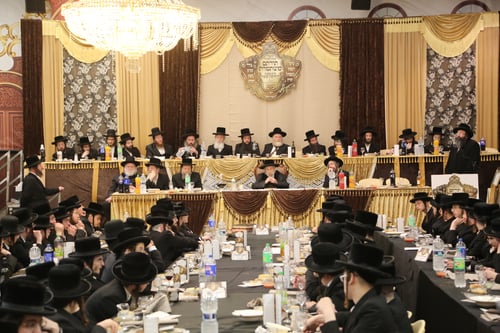 הדרת התורה בפינסק קרלין: האדמו"ר חילק תעודות הצטיינות ל'מצטייני המסכת'