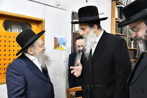 צפו, כשהאדמו"ר החסידי והמקובל הגו יחדיו בלימוד הזוהר הקדוש יחד עם תלמידיהם