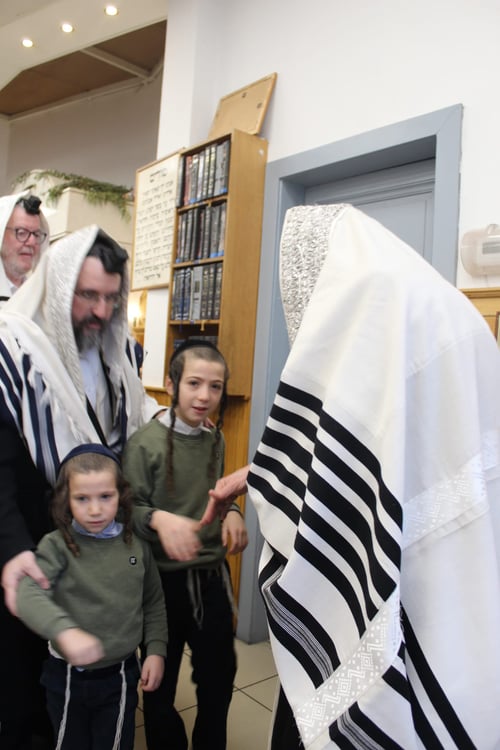 ביקור בזק | הרבי מאלכסנדר הפתיע את חסידיו בבלגיה באמצע החורף