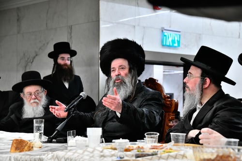 החסידים פיזזו עד ארבע לפנות בוקר | תיעוד ענק מחג הגאולה בחצר הקודש בישטנא