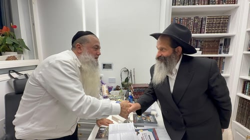 אווירה של ניסים: איש הביטחון הרב רובשקין והרב יגאל כהן נפגשו בערב חנוכה 