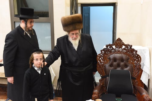 אחוז להבת קודש: ההדלקה הסוערת של האדמו"ר מספינקא בניגון 'לעשות רצונך'