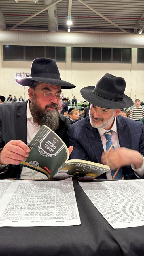 התשובה ליוונים: אלפי ילדי ביתר סיימו את הש"ס בערב אחד • צפו בתיעוד
