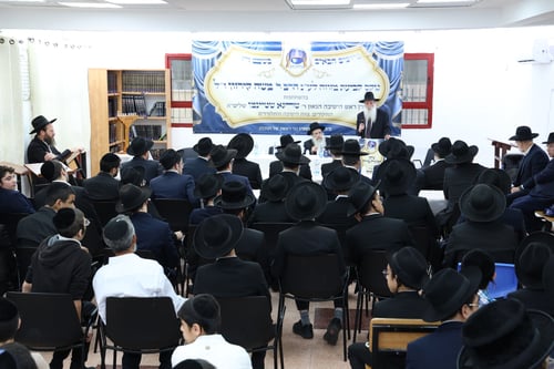 הגר"ש שטיינמן קבע מזוזה וחנך את האגף החדש בישיבת 'אורחות חיים' בבני ברק