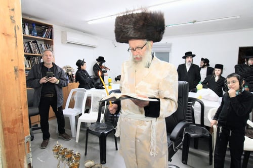 האדמו"ר חזר מטבריה לבני ברק עם מגש סופגניות | המעמד המרגש בטורקא