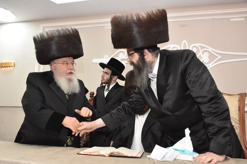 מישקולץ ועתלית חיתנו עם גורליץ, החסידים פיזזו והדוד מארה"ב נחת בארץ | צפו