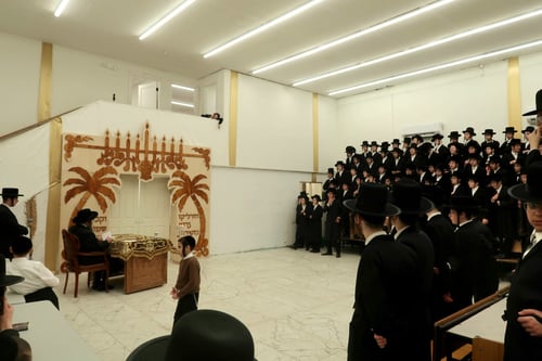 השלהבת בקריית יואל: תיעוד ממעמדי החנוכה של גאב"ד סאטמר ווילאמסבורג