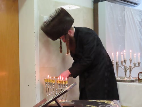 "תוציא אותי מהבור"; האדמו"ר מקאליב ריתק את החסידים ב'זאת חנוכה' 