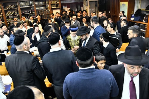 "תורתו מאירה": שיעורו המרכזי של הראשל"צ ב'זאת חנוכה' בפני מאות אברכים