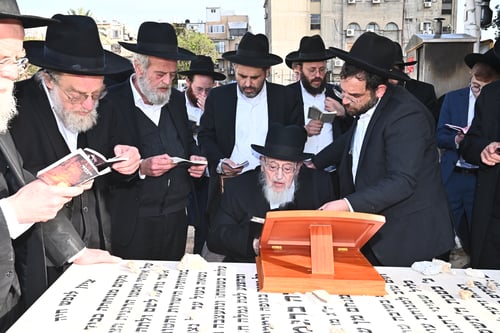 שנה לרבנית הצדקנית ע"ה: ראש הישיבה פקד את קבר רעייתו וערך סיום הש"ס מרכזי