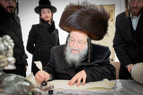 מעמד מרגש: ספר תורה חדש הוכנס לחסידות סאווראן בירושלים