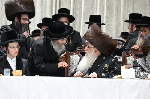 אלפי חסידים בשמחה אחת: הלילה הכפול בחצר הקודש צאנז | גלריה