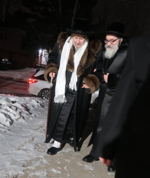 כוס תה בקור העז: האדמו"ר מסקוליא ביקר במעונם של שני אדמו"רים בארה"ב