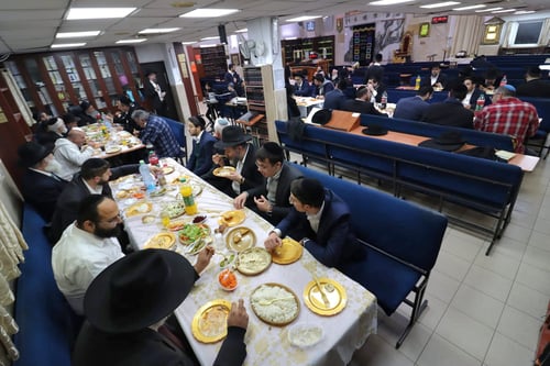 בדמי ימיה נקטפה | המונים בעצרת לזכרה של הרבנית הצדקנית שנפטרה בגיל ל"ב