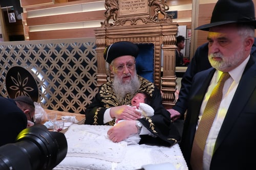 דרעי כובד בקריאת השם | שמחת הברית לנכד הראשל"צ הגאון רבי דוד יוסף • צפו