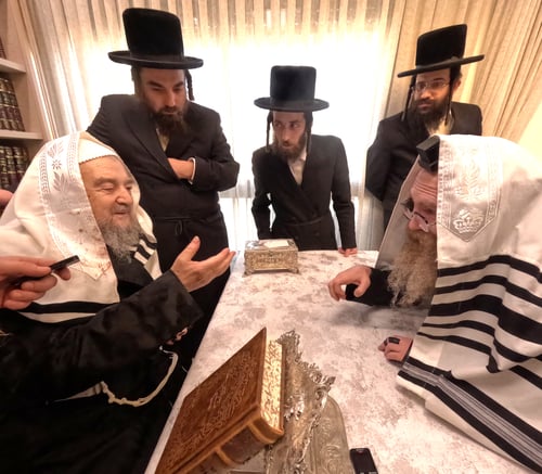 שיח צדיקים וסנדקאות: אב"ד אמונת ישראל בביקור אצל הגה"צ רבי יעקב מאיר שכטר