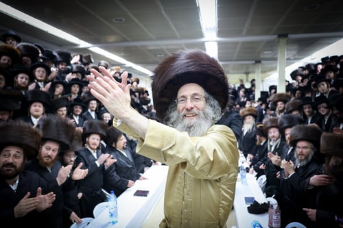 כשהעולם נם את שנתו: הקידוש של הרה"צ רבי אלימלך בידרמן ב-2 לפנות בוקר במירון