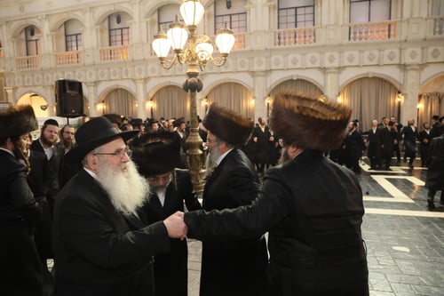 די-סיטי הפכה ל"עיר החסידות": אלפים בהתעלות בשבת הענק של 'מעייני ישראל'