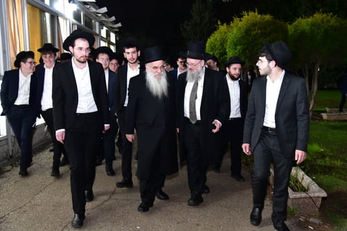 "מנוחת הנפש": האדמו"ר האמריקאי התפעל מהישיבה הממוקמת מחוץ לשאון העיר