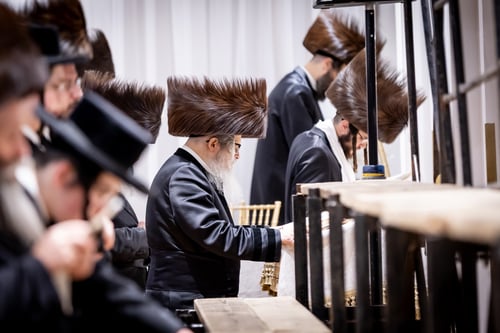 ויליאמסבורג צהלה ושמחה: האדמו"ר מסאטמר השיא את נכדתו הכלה בקול ששון