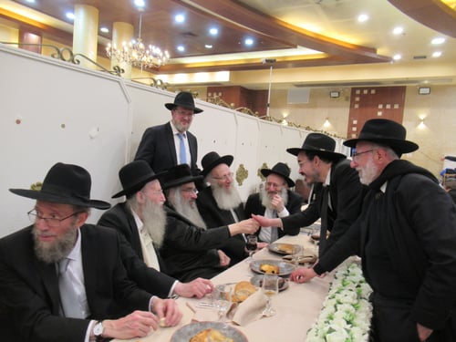שֶׁבֶת אַחִים גַּם יָחַד: רבני משפחת דינר התאחדו בשמחת נישואי הנינה בבני ברק