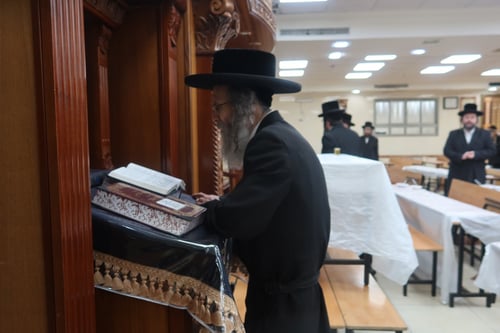 בויז'ניץ אלעד; רבי אלימלך ערך טיש לרגל הילולת ה'ברכת משה' 