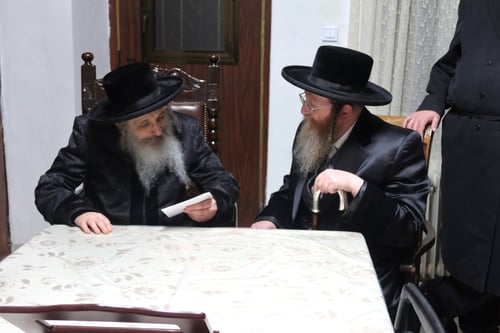 לשוש יחדיו משוש: מסע ההזמנות של הרבי מטערבישאן אצל אדמו"רי המשפחה