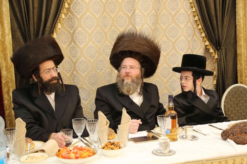 חתן המצוות הפליא את אדמו"רי בני ברק בפלפול גג על גג; שמחת בית דראהביטש 