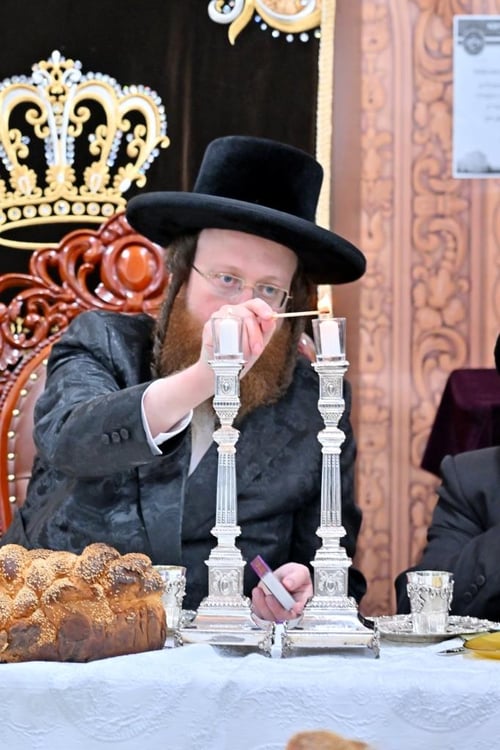 האדמו"ר מספינקא בית שמש בטיש לזכר אביו זצ"ל שנהרג בחזור מלווית הבבא סאלי