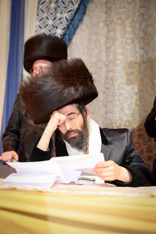 האדמו"רים מטרעבישאן וזוועהיל הקפיצו את החסידים בשמחת נישואי צאצאיהם 