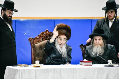 מחוץ לכתלי בית המדרש | טיש ט"ו בשבט בחצה"ק אלכסנדר באודיטוריום העירוני
