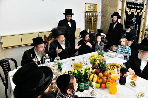 למה שר האדמו"ר מאנטניא ניגוני ראש השנה בטיש ט"ו בשבט?