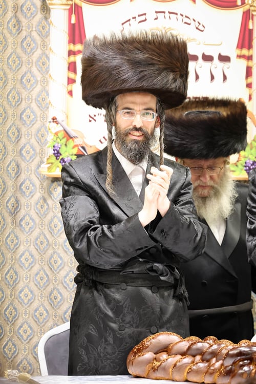 הרבי הצליף תפוחים | שמחת השבע ברכות וטיש ט"ו בשבט המרכזי בזוועהיל 
