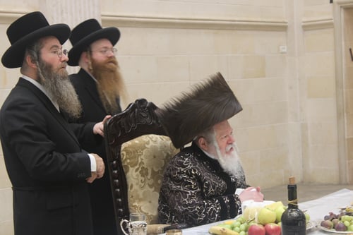 בהיכל הטישים: טיש ט"ו בשבט של הרבי מפרמישלאן לכבוד ראש השנה לאילנות