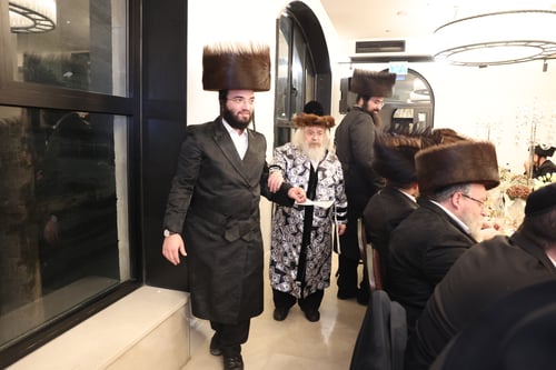 שלושים יום קודם לחג: כך הופיע הרב פוקס בשמחת בית זוועהיל בעיר האבות חברון