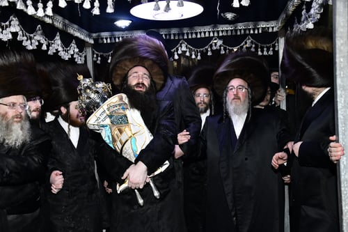 בני ברק צהלה ושמחה: הכנסת ספר תורה בחסידות ביאלה