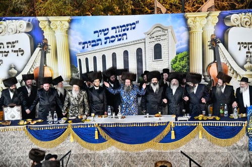 הגיסים האדמו"רים התפעלו מהבניין החדש של גיסם | חנוכת הבית בטעמשוואר אלעד