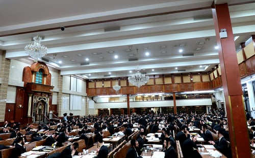 האדמו"ר מסאטמר בביקור פתע בהיכל הכולל בווילאמסבורג | תיעוד