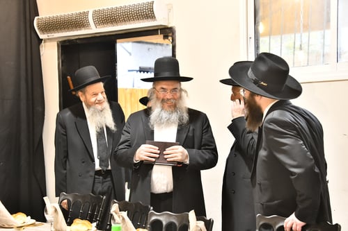 אבי הבן חיבר קונטרס על מצוות התורה | שמחת הברית בבית המשפחות המיוחסות 