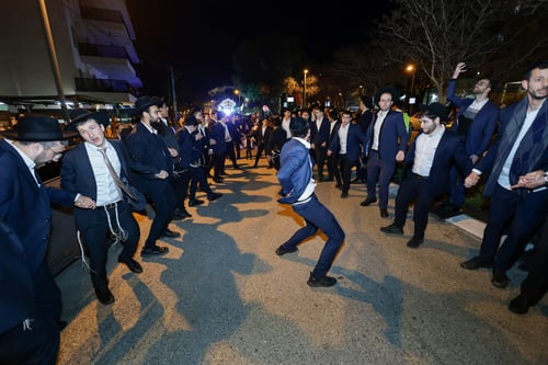 מרכז קרית אתא לבש חג | ספר תורה ראשון הוכנס לקהילת 'דרך אמונה' 