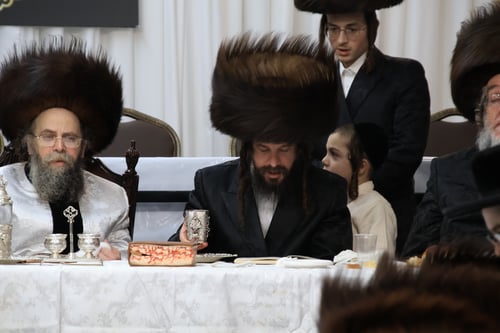 החתונה הראשונה מאז עלות האדמו"ר מקרעטשניף סיגעט על כס ההנהגה; תיעוד