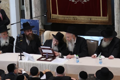 מרטיט: בשיא חולשתו ובכוחות עילאיים - הגר"י עדס הופיע בפני מאות תלמידיו • צפו