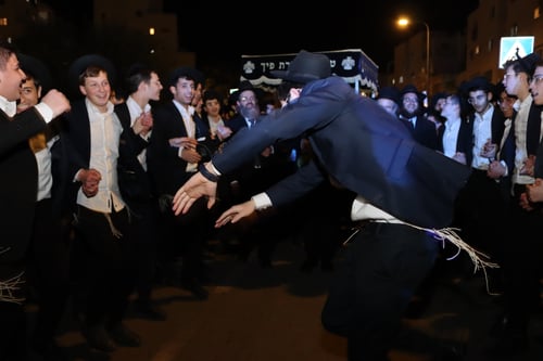 שישו ושמחו: גדולי התורה ורבני בית שמש במעמד הכנסת ספר תורה ברמה ג' 2