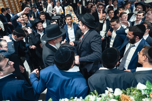 בני הישיבה סיימו את הש”ס לע”נ אביו של בן החבורה | תיעוד מרגש