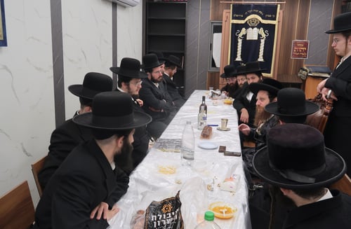 מתחם הסופרים: חסידי גור שמעו דברי נועם מהאדמו"ר ממיאלען בהילולת רבם זי"ע