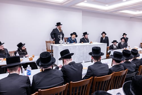לבוש כדבעי | ה'פורים רב' של באבוב 45 כבר הופיע על השולחן ושימח את החסידים
