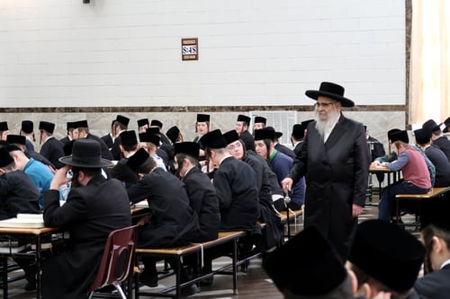המהפכה מעבר לאוקיינוס | האם בחורי סאטמר יתחילו לחבוש 'קסקט'?