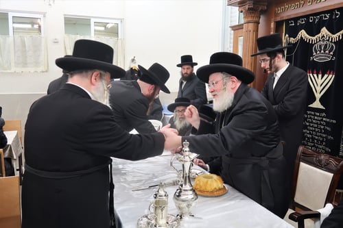 בשמחת הווארט בשכונת פרדס כץ; האדמו"רים לבית ביאלה הופיעו יחדיו