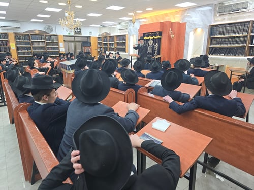 "פורים הוא מהימים הגדולים בשנה": הגר"ד כהן בשיחת חיזוק בישיבת 'זכרון מאיר'