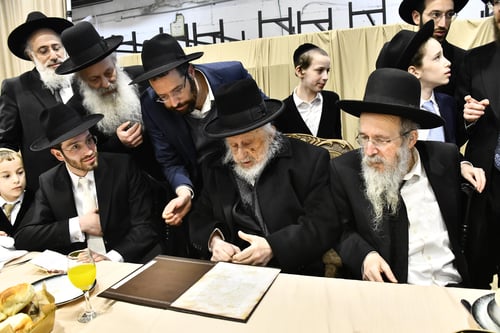 חתונה תחת האדמה: בצל המלחמה - שמחת נישואי נכד הגרב"ד פוברסקי נחגגה בבונקר